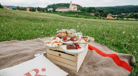 Picknicken mit Aussicht auf die Oststeiermark | © Oststeiermark | Rene Strasser