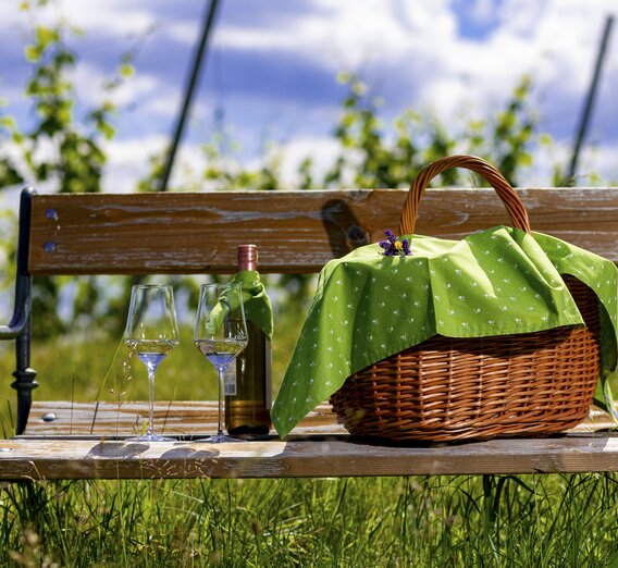 Picnic in the vineyard | © Steiermark Tourismus | Harry Schiffer