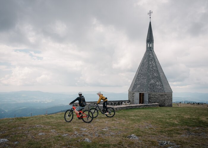 Fahrt auf den Hochwechsel über die Steirischen Wexl Trails | © Wexl Trails | Roastmedia