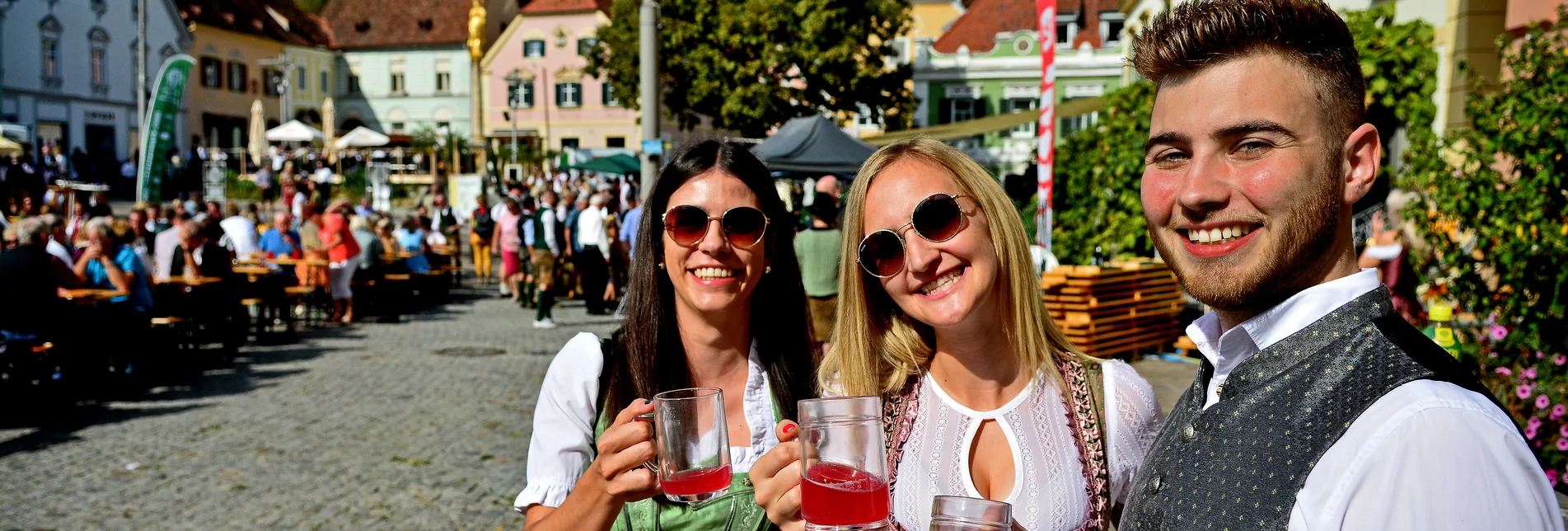 Harvest festival and wine festival on the main square in Hartberg | © Oststeiermark Tourismus | Christian Strassegger