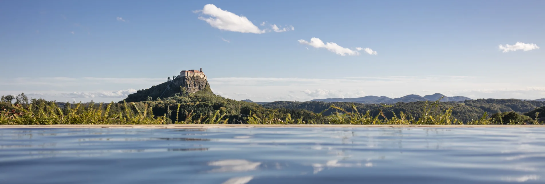 View of the Riegersburg from the Genusshotel | © Thermen- & Vulkanland | Harald Eisenberger