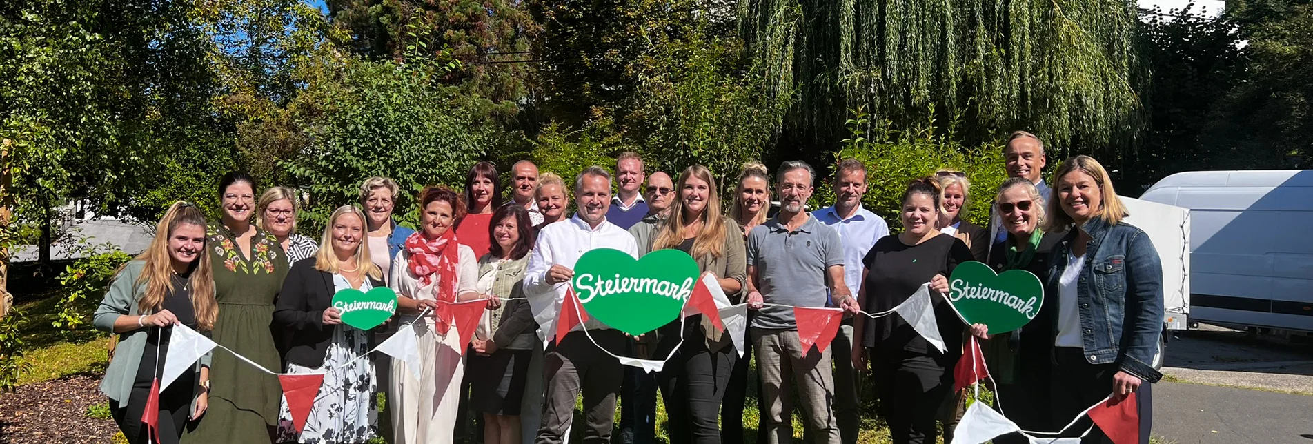 Die Vorbereitungen beginnen. STG-GF Michael Feiertag mit den Partnern aus den elf Erlebnisregionen bei der ersten großen Organisationsrunde.  | © STG | Jaden Gynes