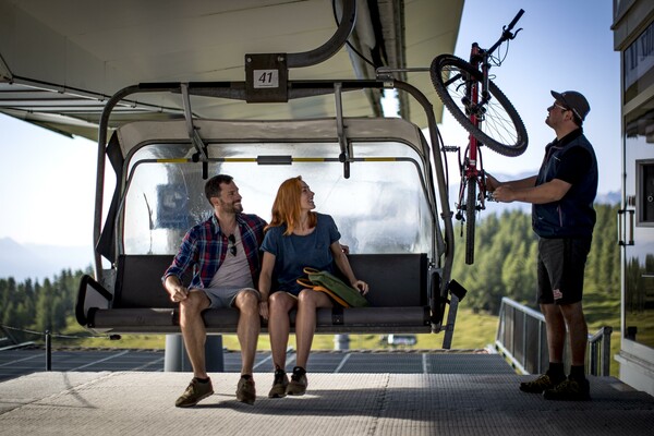 Die Tauplitz, Radtransport mit der Sesselbahn | © Die Tauplitz/Tom Lamm
