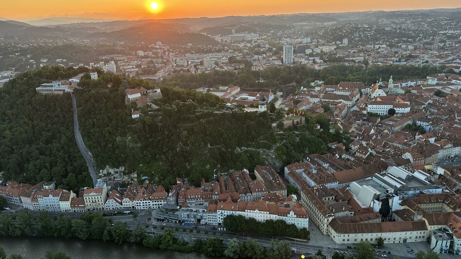 Blick auf die Grazer Altstadt von oben | © A-Z Ballonfahrten Kindermann-Schön