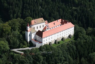 Aerial view of Festenburg Castle | © Burg Festenburg