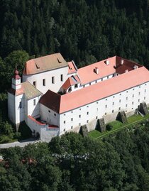 Aerial view of Festenburg Castle | © Burg Festenburg | Archiv Stift Vorau | © Burg Festenburg