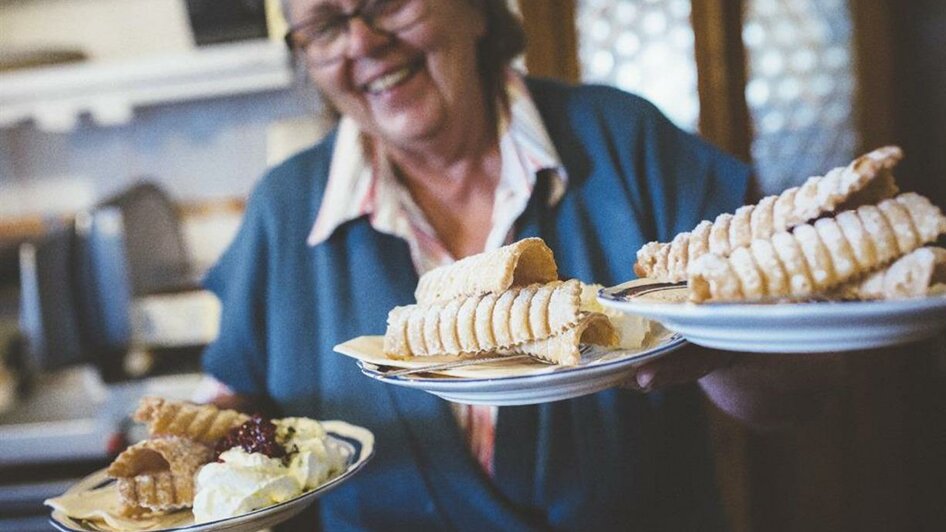 Tante Martha und unsere Spagatkrapfen | © Weingut Kögl