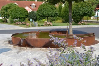 Dorfbrunnen im Ortszentrum | © Kurkommission Bad Blumau