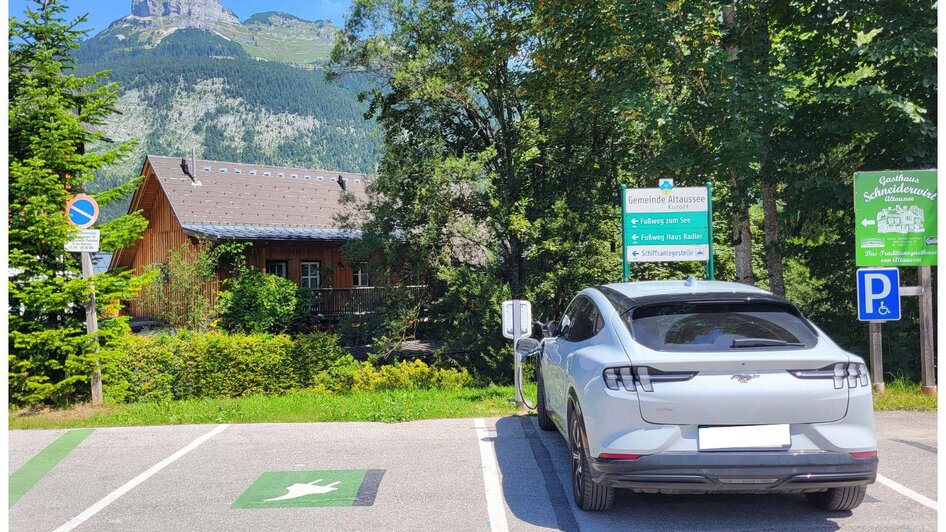 E-Tankstelle Scheichlmühle, Altaussee, 2 Parkplätz | © Petra Kirchschlager