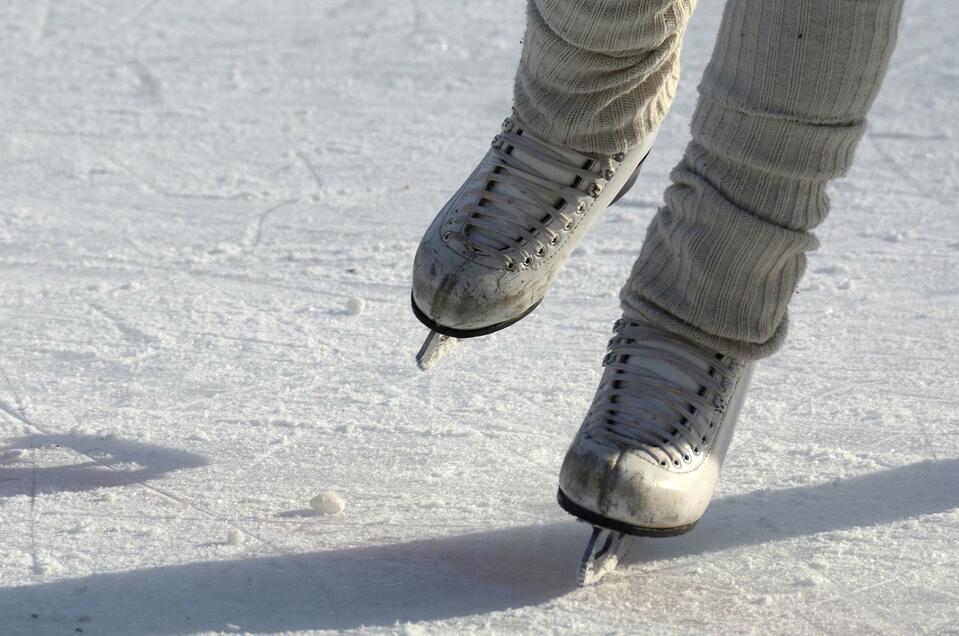 Ice skating at the swimming pond Gaal - Impression #1 | © Pixabay