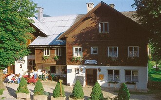 Gasthof Veit, Grundlsee, Sommer im Gastgarten | © Gasthof Veit