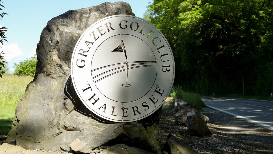 Schild des Grazer Golfclubs Thalersee | © GEPA Pictures