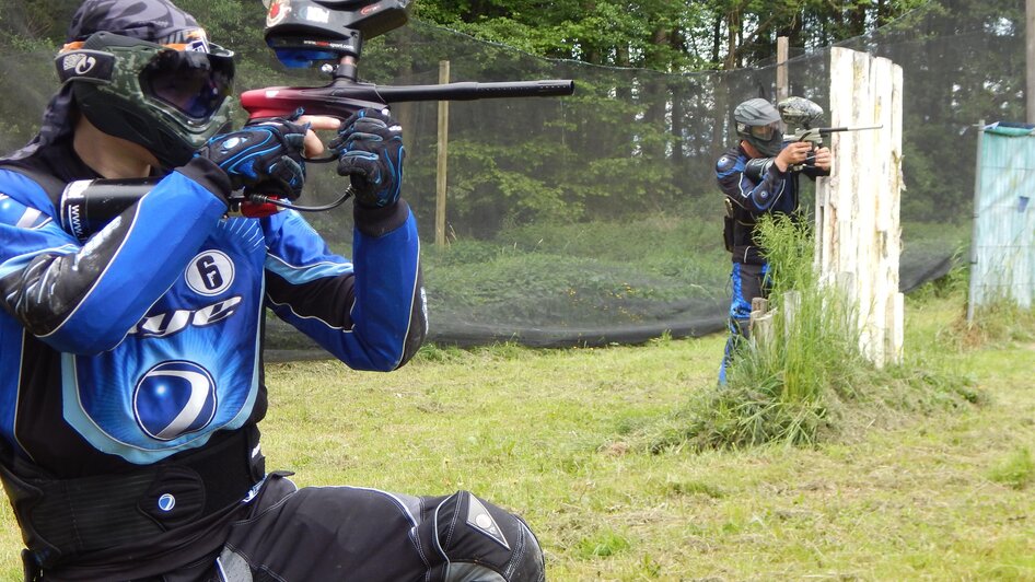 Paintballschützen in Position | © paintball-graz.at