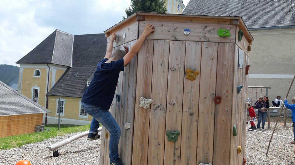 Spielplatz St. Jakob_Kletterwand_Oststeiermark | © Kräftereich