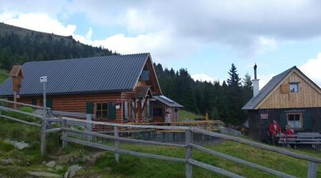 Stoanahütte-Außenansicht-Murtal-Steiermark | © Stoanahütte | Stoanahütte | © Stoanahütte