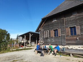 Hikers on the Vorauer Schwaig | © Oststeiermark Tourismus