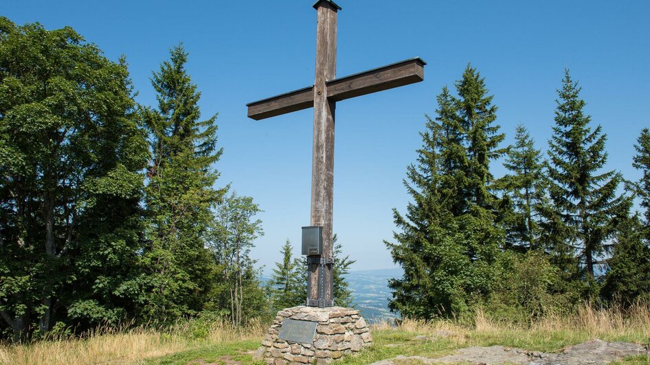 Waldlehrpfad Masenberg_Gipfelkreuz_Oststeiermark | © Helmut Schweighofer