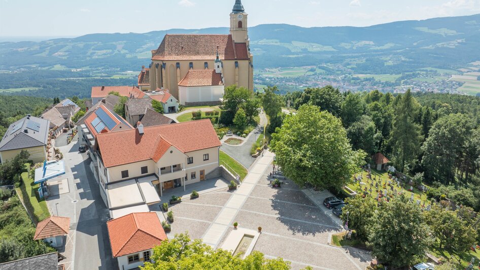 Wallfahrtskirche Pöllauberg_Lauftaufnahme_Oststmk.