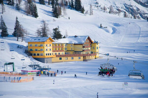 Hotel Hierzegger,Tauplitzalm, große Sonnenterrasse | © Hotel Hierzegger