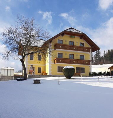 PrivatzimmerGössler-Außenansicht-Winter-Murtal | © Privatzimmer Gössler