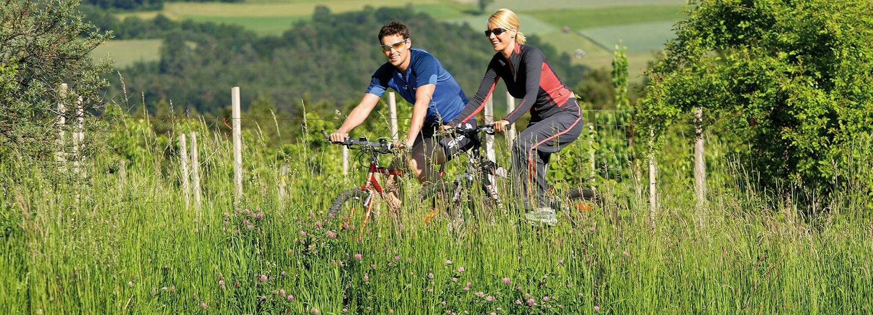 Radfahren_Paerchen_am_Poellauberg_Hotel_Retter