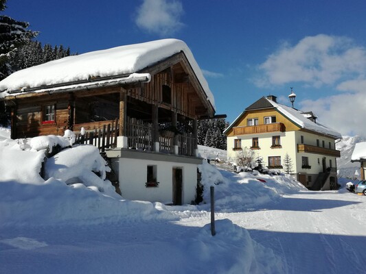 Rodlerhof mit Rodleralm im Winter | © Rodlerhof