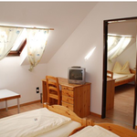 Bild von Familienzimmer mit 2 Schlafräumen | © Stadthotel Schwerterbräu