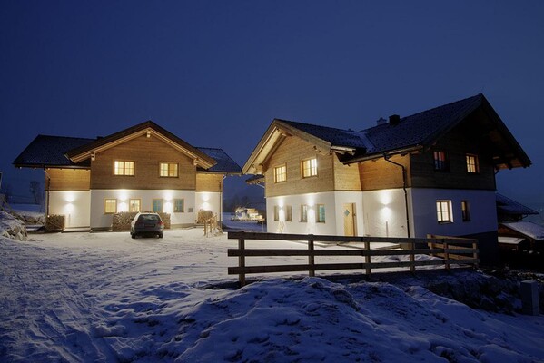 TAUERN LODGES in winter next to the slope