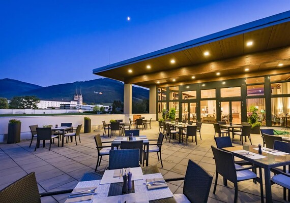 Dachterrasse bei Nacht | © Hotel Spirodom