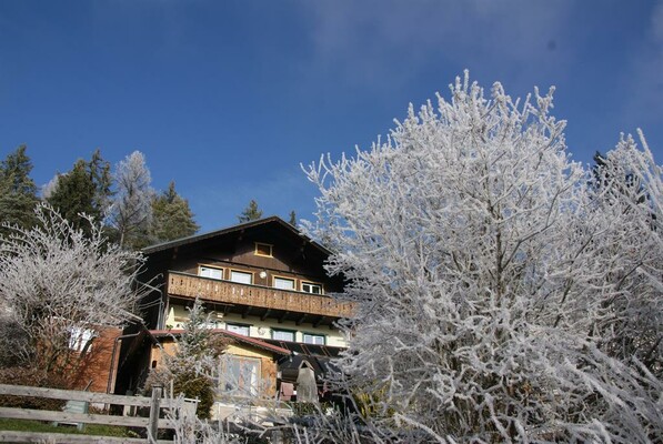 Der obere Stock ist die Wohnung | © P.Knaus