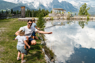 Fischen im Almsee | © Christine Höflehner