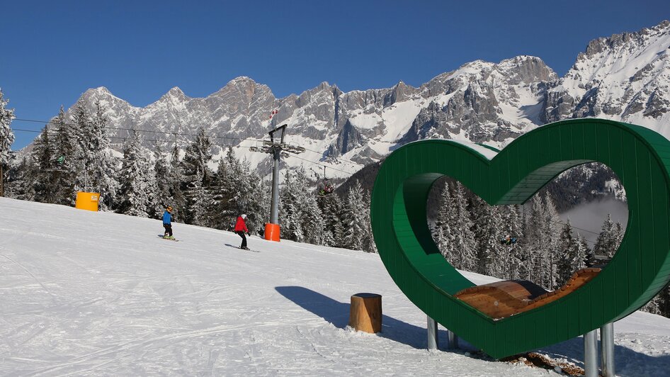 Das grüne Herz auf der  Skipiste