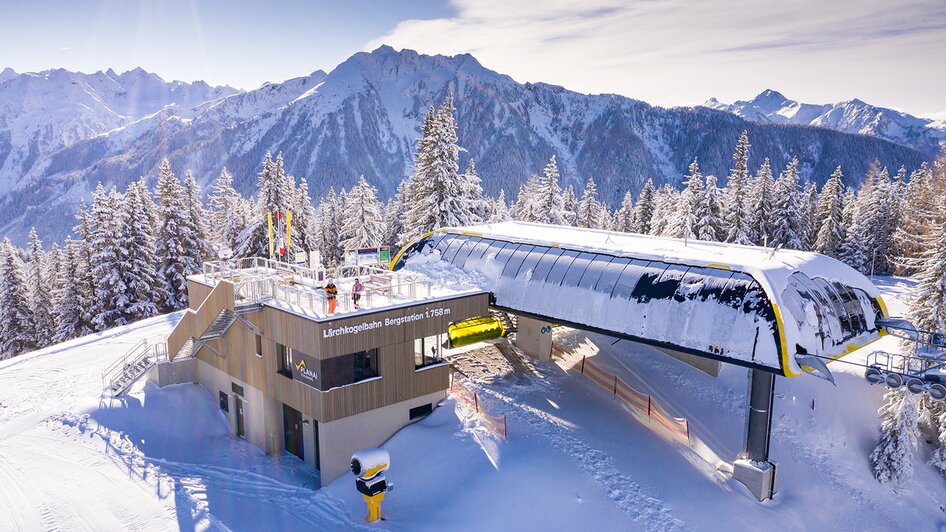 Das Panoramadeck auf der Bergstation der neuen Lärchkogelbahn | © Johannes Absenger